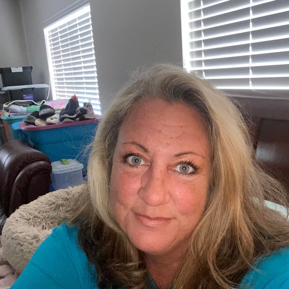 Meet your Posher, Deanna - Picture 1 of 1